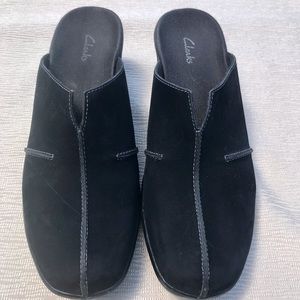 CLARKS Pull-On/Slip-on Wedge Booties